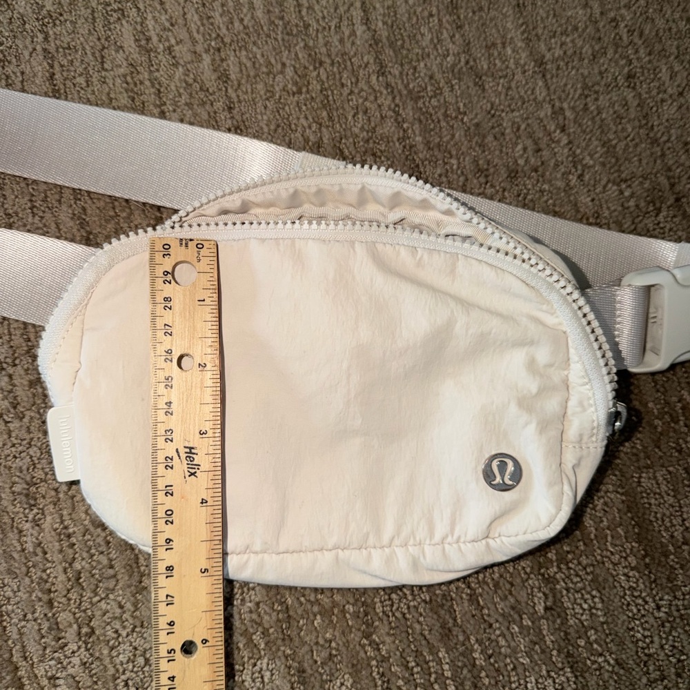 Lululemon everywhere 1L belt bag